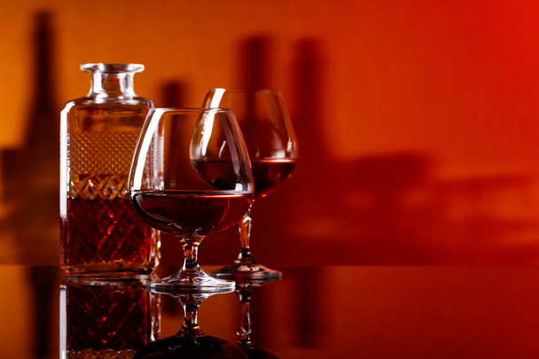 Dos vasos de brandy
 . - Foto, Imagen