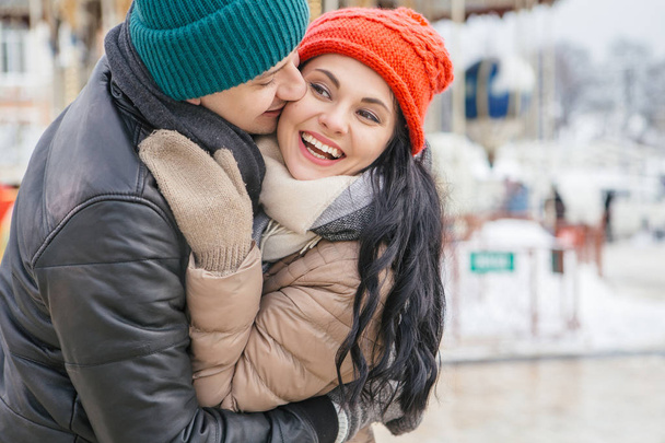 Veselá, s úsměvem Kavkazský pár muž a žena baví na - Fotografie, Obrázek