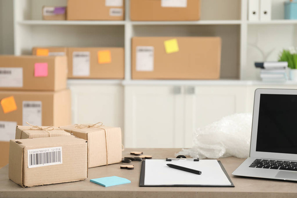 Parcels ready for shipment to customers on table in home office. Startup business - 写真・画像