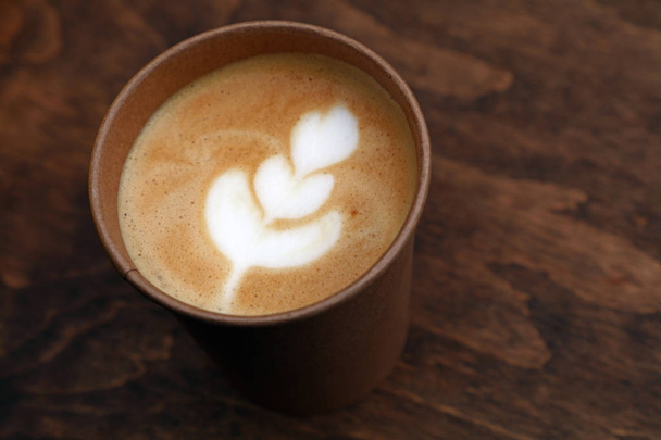 Latte cappuccino kahvia ruskea paperi kuppi
 - Valokuva, kuva