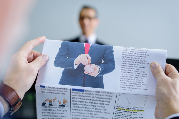 selective focus of businessman with newspaper and colleague - Foto, Bild