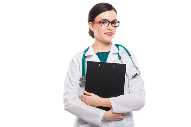 Αυτοπεποίθηση νεαρή γυναίκα γιατρό που απομονώνονται σε λευκό φόντο  - Φωτογραφία, εικόνα