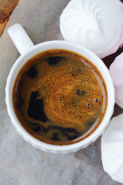 Zefir pyszne truskawkowe kremowy smak kawy i herbaty  - Zdjęcie, obraz