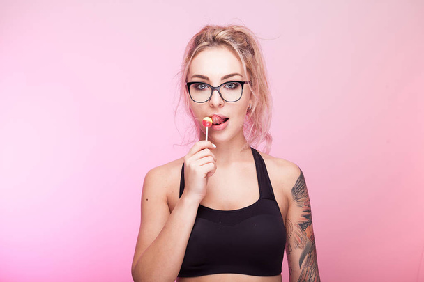 Hot sexy woman licking a lollipop - Foto, afbeelding