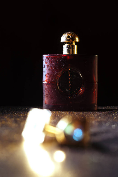 Perfume masculino con manguito
 - Foto, Imagen