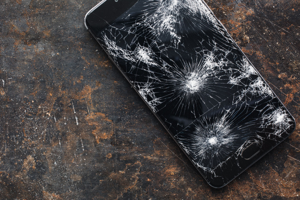 Gran smartphone moderno con escombros de pantalla rota
 - Foto, Imagen