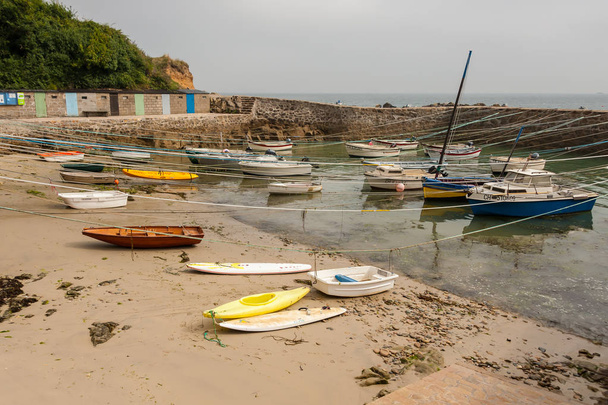 Port Racine near Auderville, Normandy France low tide - Fotoğraf, Görsel