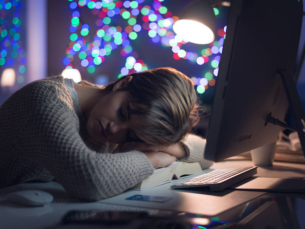 Woman sleeping on desk at night - Foto, immagini