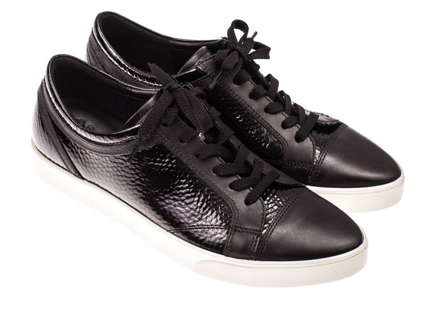 Chaussures pour femmes noires avec lacets sur les semelles blanches
 - Photo, image