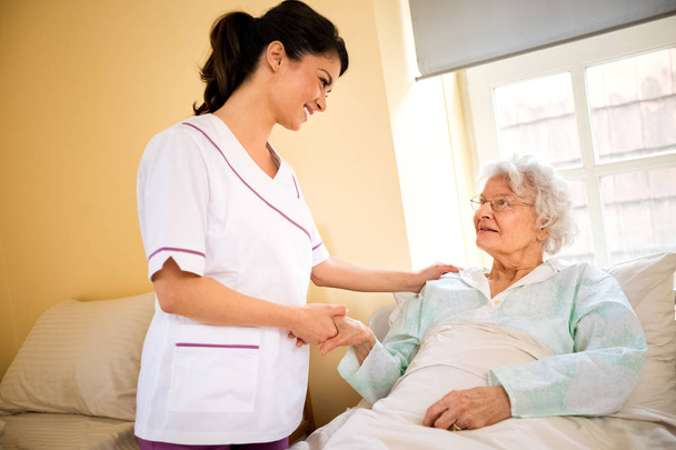 Senior woman patient with nurse at nursing home - Fotoğraf, Görsel