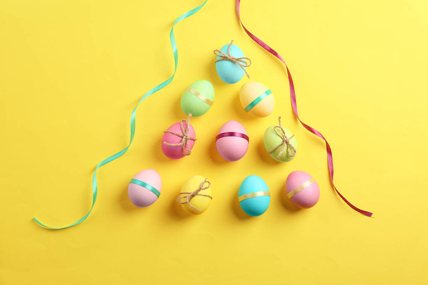 Decorated Easter eggs on color background - 写真・画像