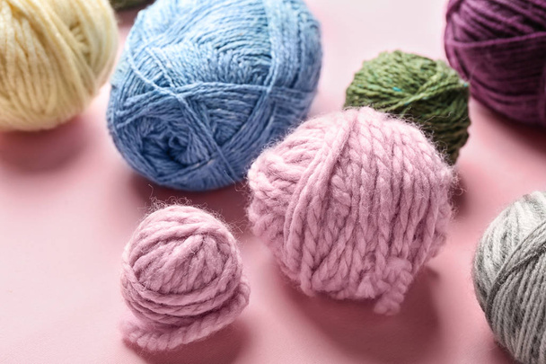 Knitting threads on color background - Fotografie, Obrázek
