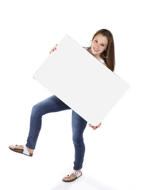 Προβολή ενός έφηβου κοριτσιού με μια κενή πινακίδα - Φωτογραφία, εικόνα