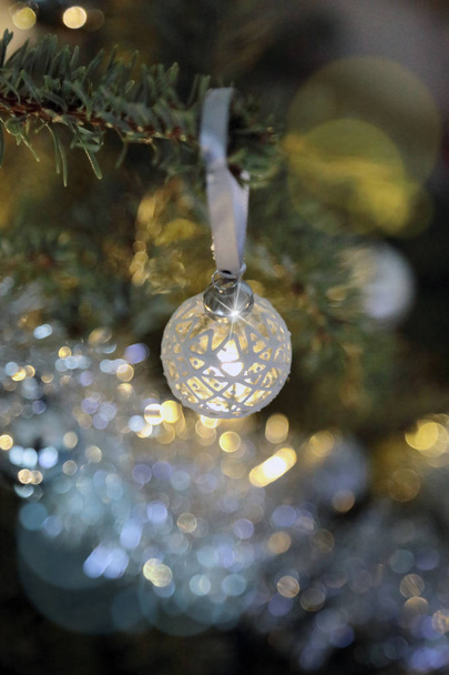 Albero di Natale con decorazione, dettaglio
 - Foto, immagini