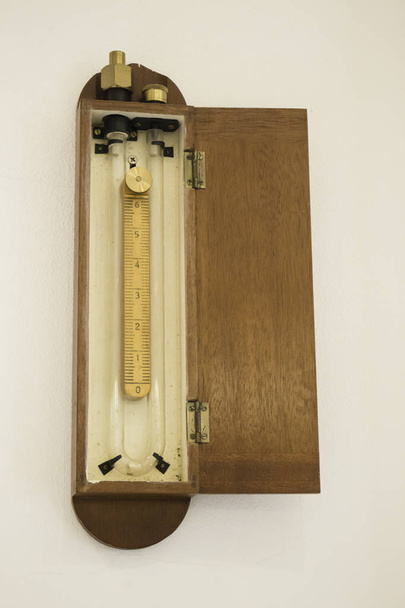 Oldtimer-Instrument zur Messung wissenschaftlicher Maßstäbe - Foto, Bild
