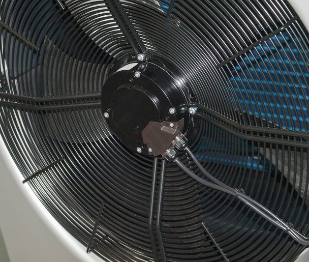 кондиціонером вентилятором
 - Фото, зображення