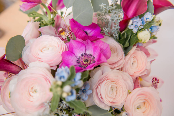 Bukiet kwiatów, podumać zawilce, Jaskier. Kwiaty na Walentynki, dzień matki lub 8 marca - Zdjęcie, obraz
