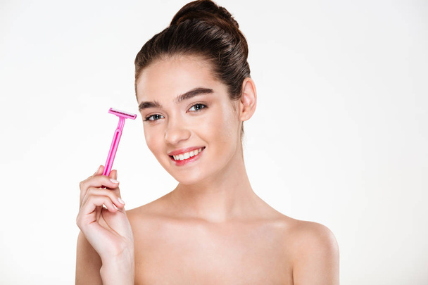 Beauty portrait of pretty woman with soft skin holding razor and - Фото, изображение