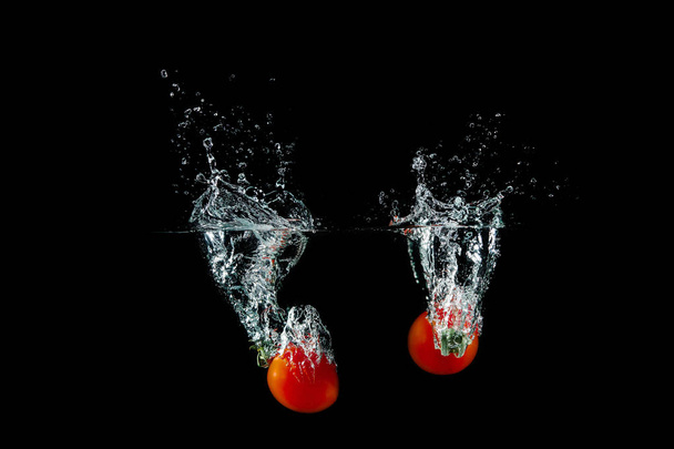 tomato in water splash - Fotografie, Obrázek