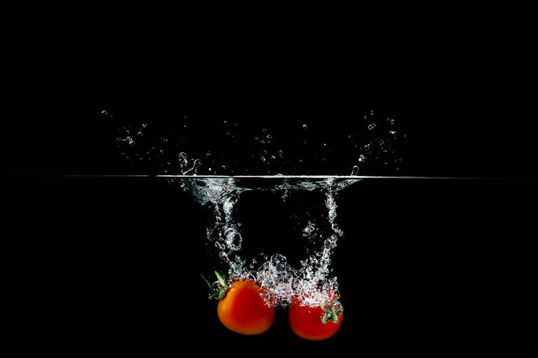 tomato in water splash - 写真・画像