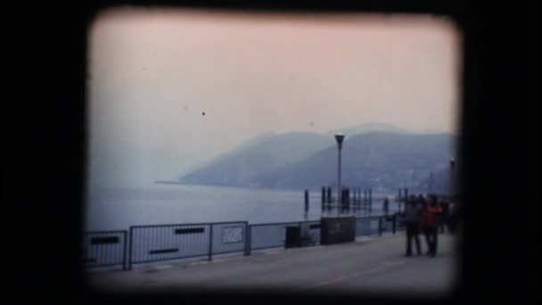 vintage 8 mm. lakeside περπάτημα διαδρομή - Πλάνα, βίντεο