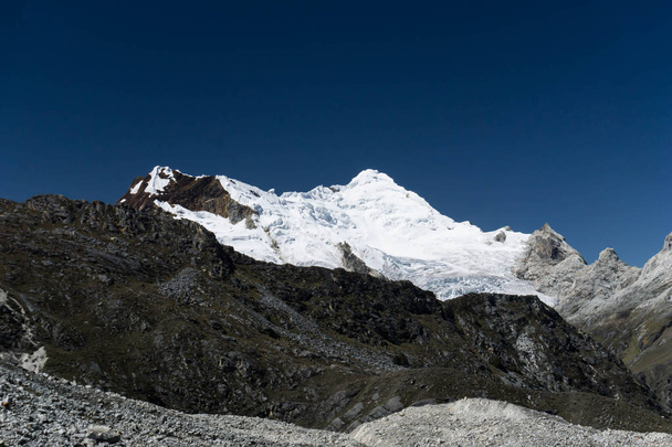 Nevado Chopicalqui dans les Andes au Pérou
 - Photo, image
