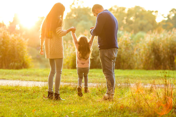 Family walk in the park, happy at sunset - Foto, imagen