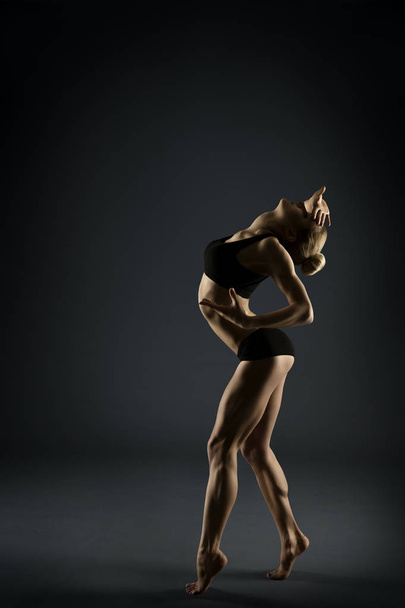 Sport Dance Gymnastics, Flexible Strong Woman Body, Girl Gymnast Bending, Black - Foto, immagini