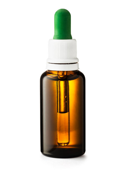 Травяная медицина или ароматерапия капельница бутылка изолированы на белом
 - Фото, изображение