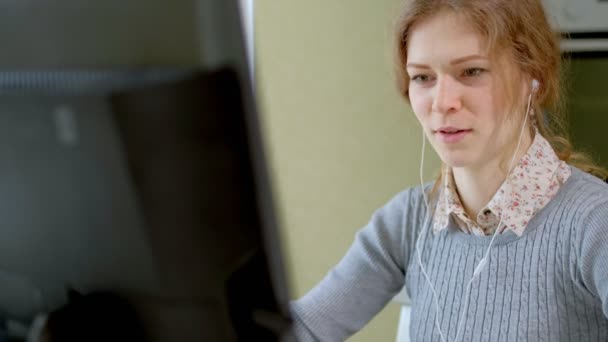 Young pretty business woman with computer and notebook in the home office - Materiał filmowy, wideo