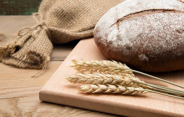 Freshly baked traditional bread - Foto, Imagem