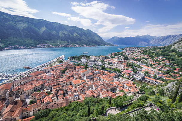 Kotor em Montenegro
 - Foto, Imagem