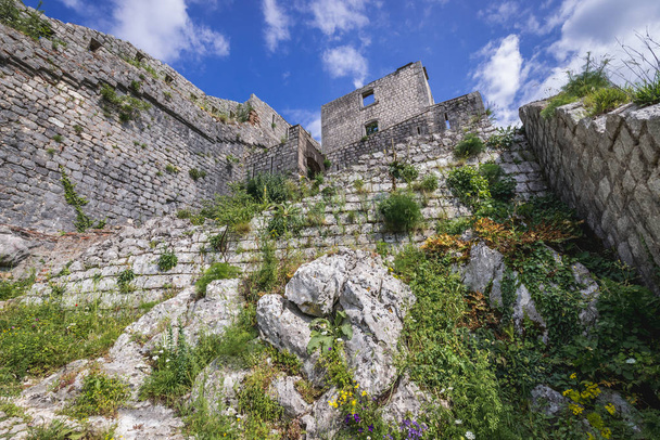 φρούριο σε kotor - Φωτογραφία, εικόνα