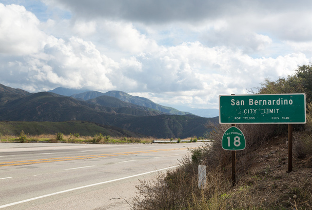 Vista del borde de San Bernadino de la carretera mundial
 - Foto, imagen