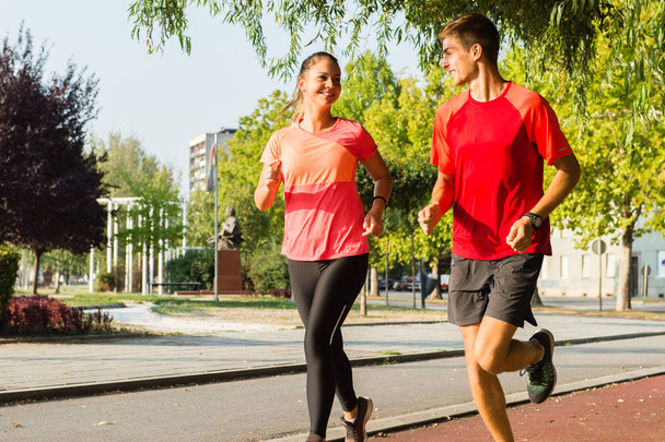 mutlu çift jogging - Fotoğraf, Görsel
