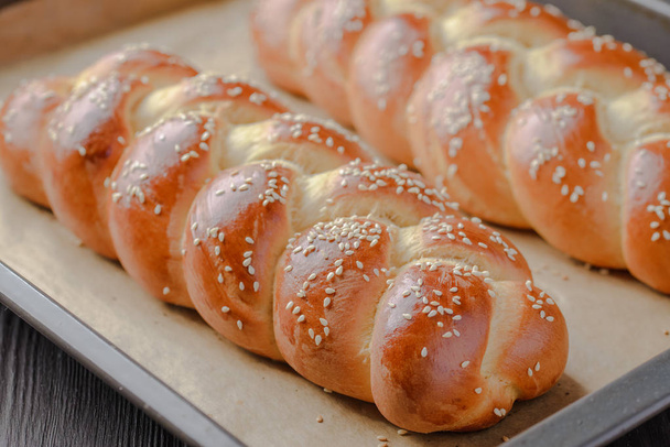 Barhesz zsidó kenyér, házi sütés, hagyományos zsidó kenyér, zsidó sütemények - Fotó, kép