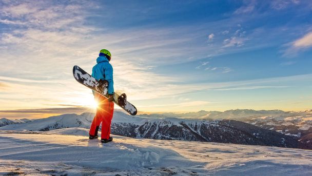 Snowboarder sulla cima della montagna, Paesaggio alpino
 - Foto, immagini