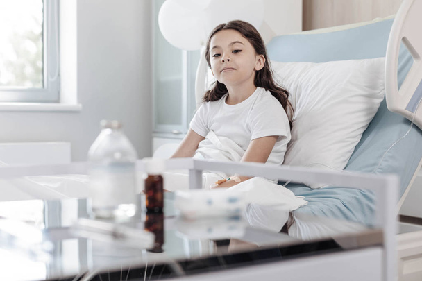 Curious child analyzing medications in hospital - Foto, Bild