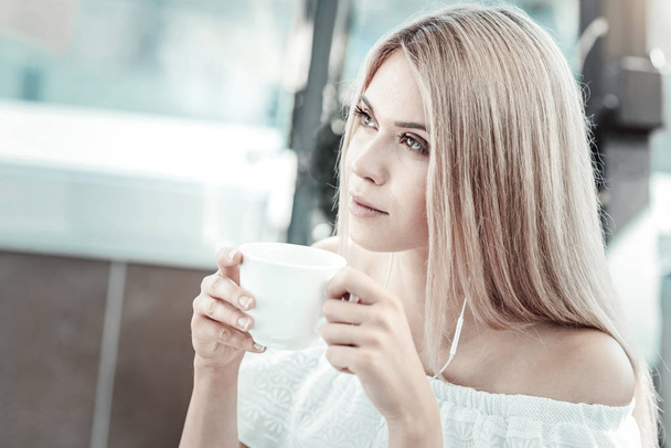 Attractive young woman having coffee - Fotoğraf, Görsel