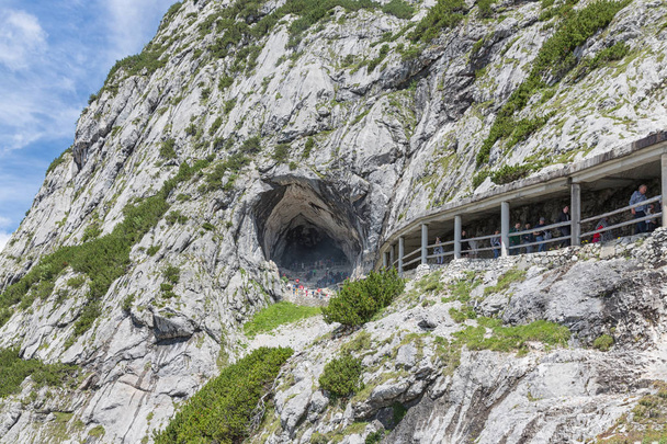 People at hiking trail through Austrian mountains to ice cave - Zdjęcie, obraz