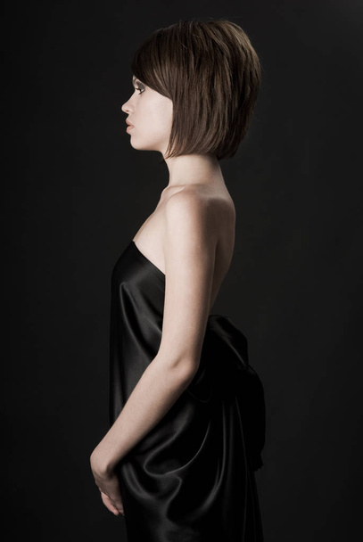 Fashionable woman black background - Foto, Bild
