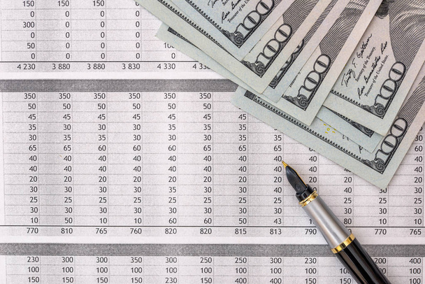 Финансовый отчет с нами доллар, ручка
 - Фото, изображение