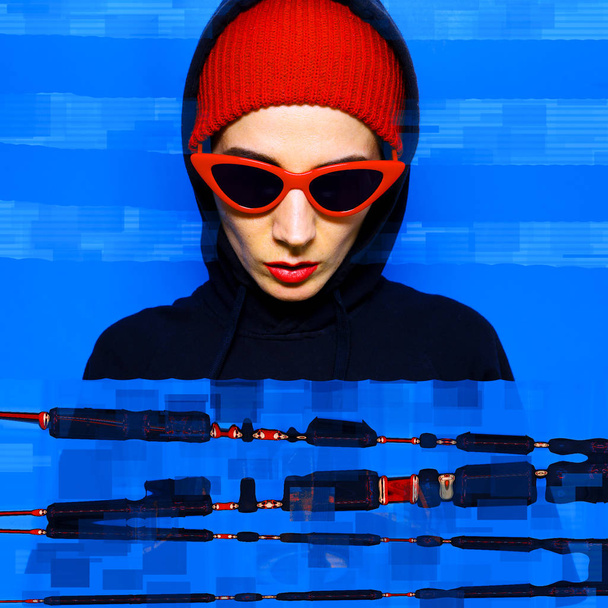 Girl in fashion sunglasses and beanie. Hoody street style Art - Foto, Imagen