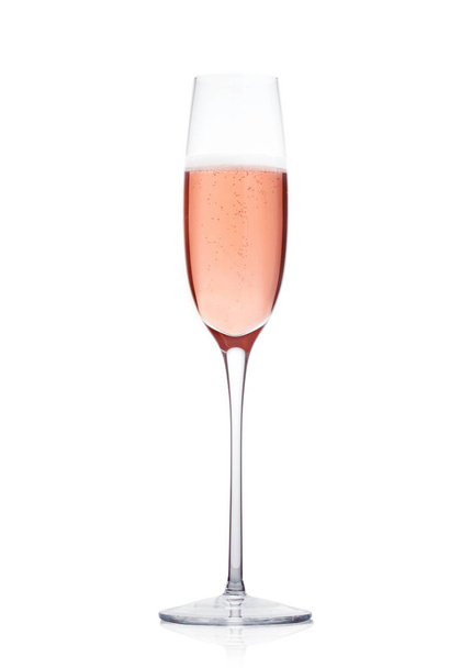 Gül pembe şampanya cam izole kabarcıkları ile - Fotoğraf, Görsel
