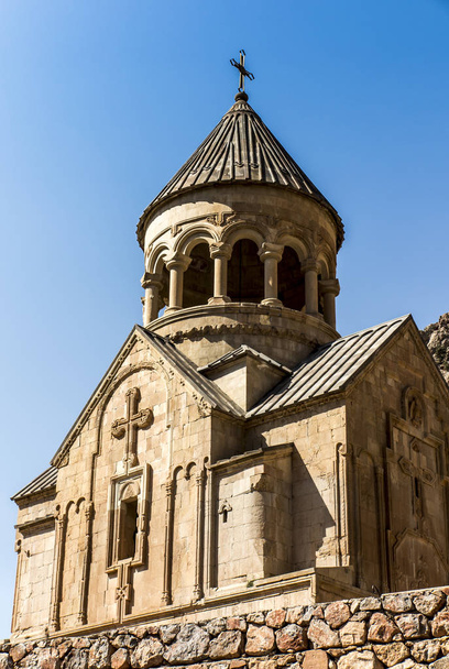 シュニク地方、アルメニアの有名なシルクロード時代の旅人修道院ランドマーク - 写真・画像