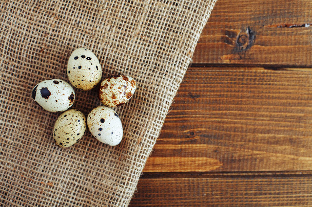 Useful quail eggs. Top view. The concept of healthy eating and v - Φωτογραφία, εικόνα