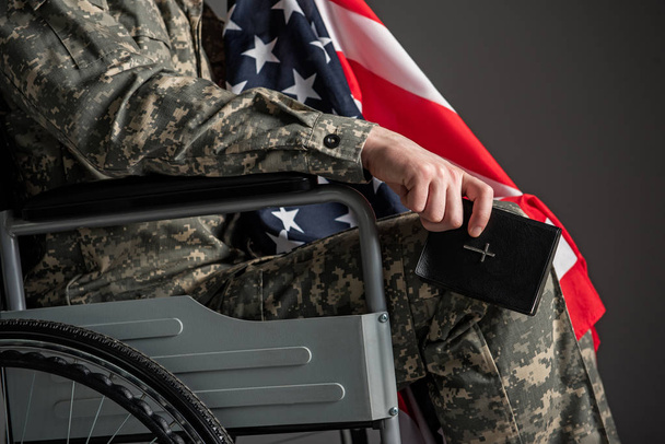Handicapped military man holding book - Valokuva, kuva