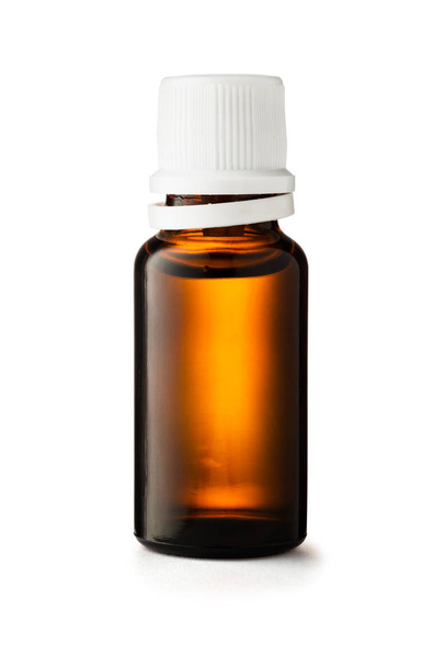 Kasviperäisten lääkkeiden tai aromaterapia tiputin pullon eristetty valkoinen
 - Valokuva, kuva