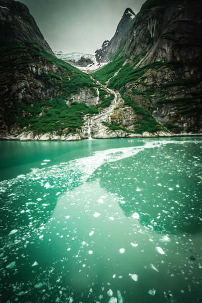 gleccser és a hegyek táj vad és gyönyörű Alaszkában - Fotó, kép