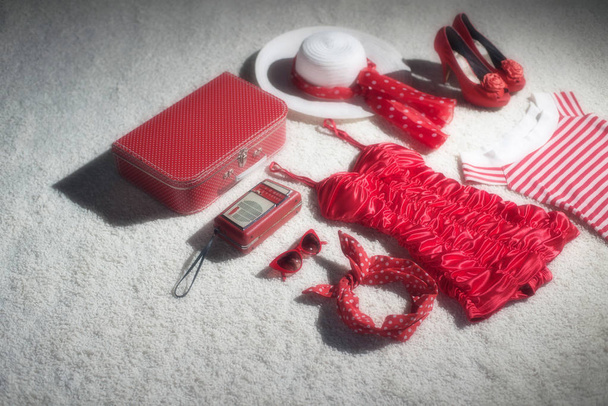Vintage red Nyári nyaralás csomagok   - Fotó, kép